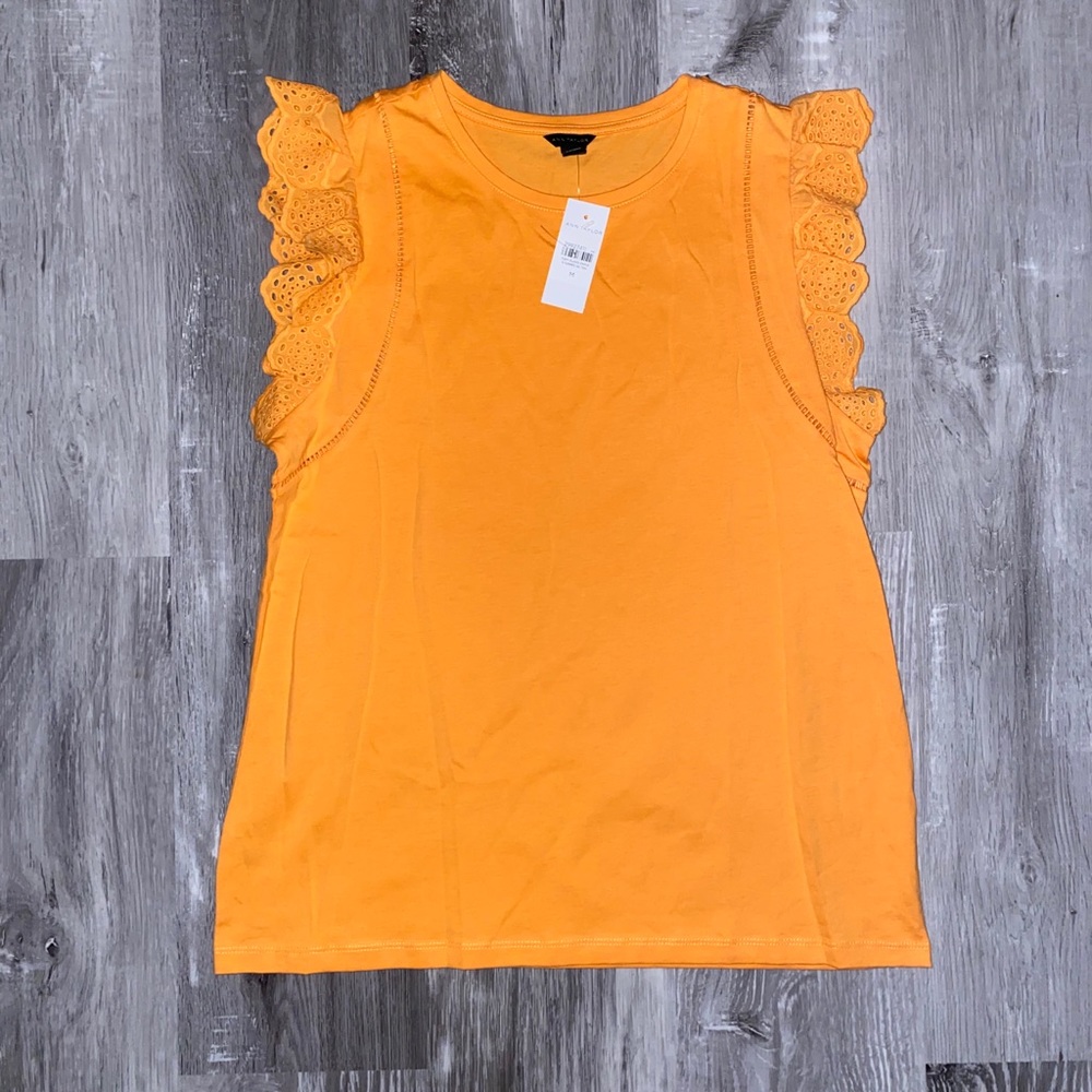 Ann Taylor women’s top size medium. NWT